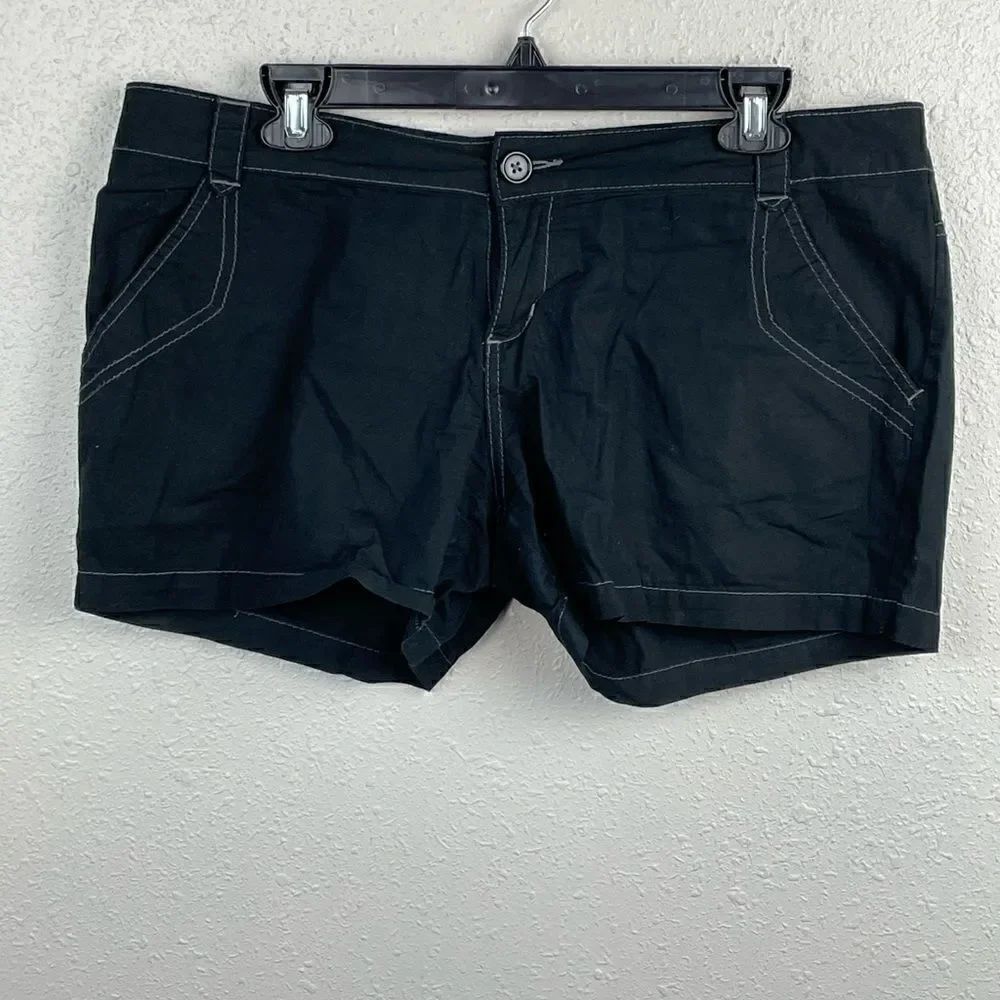 Pre-OwedβNoβBoundariesΒ WomensβBlackβShortsβSizeβ13